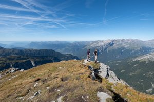 Ed and Oj stand at the top of the Pointe de Salles looking north over the valley.