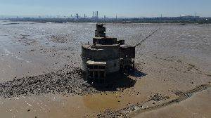 Exterior video of the battery. The camera is about 50m up in the air and slowly circles it.