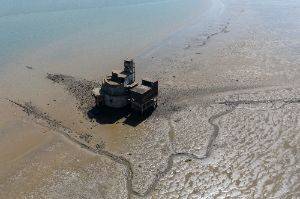 Photo taken from high in the sky showing the Grain Wing battery in the eastuary.